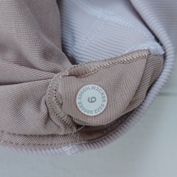 Lululemon Energy High-Neck Longline Ribbed Luxtreme Bra *Medium Support Sz 6 - Picture 8 of 8